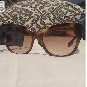Burberry sunglass with Case